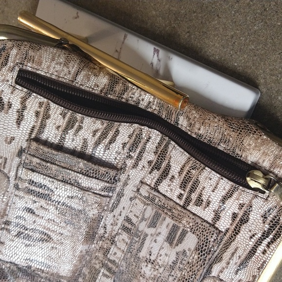 Hobo Lauren Clutch - Picture 5 of 15